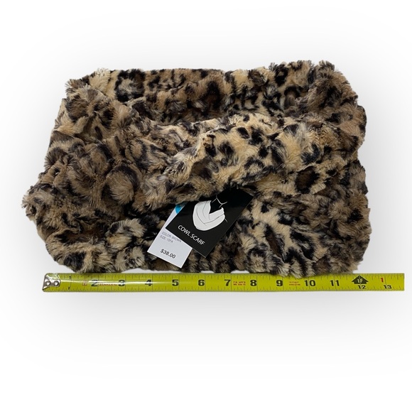 Cowl scarf - So soft faux fur print NWT - Picture 6 of 7